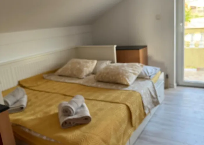 Iva Apartman *